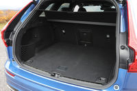 荷室の容量は505リッターから、最大1432リッターまで拡大可能。5人乗車時の状態では、先代モデルよりも容量を10リッター増加させている。