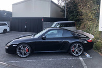 モテないカーマニア仲間S氏の新しい愛車、997型「ポルシェ911」。車両は前期型の「ティプトロニックS」で、購入金額は500万円ちょっとであったという。