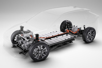 「スバル・ソルテラ／トヨタbZ4X」に採用される「e-TNGA」プラットフォーム。前輪用・後輪用に2基のモーターを搭載する電動四駆は、エンジン車のメカニカル四駆と比べて省スペースで、しかも緻密な駆動力制御を可能にしている。