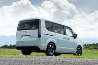 先代では4690mmだったボディーの全長は4800～4830mmにまで拡大。全幅も拡大しており、全車が3ナンバーになった。