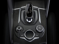 「アルファ・ロメオ・ジュリア」の限定車「クアドリフォリオ カルボニオ」発売の画像