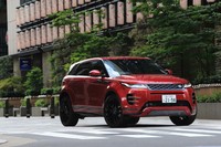 2019年6月に国内での受注が始まった新型「ランドローバー・レンジローバー イヴォーク」。新たなエンジン横置き用プラットフォーム「プレミアム トランスバース アーキテクチャー」を採用している。