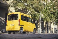 「N-VAN ＋STYLE FUN」では、試乗車のイエロー系のほか、ピンク系やブルー系を含む全7色のボディーカラーがラインナップされる。