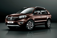 「ルノー・コレオス インテンス」。ボディーカラーは新色の「マロンメタリック」。