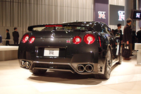 日産、足まわりを中心に「GT-R」の走りを強化の画像