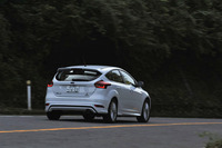 ボディーカラーは全4色。試乗車のは「フローズンホワイト」。