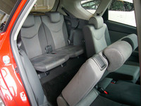 新型車最大のウリとなる3列目シートは、定員2名。ヒップポイントは運転席より90mm高く設定される。折りたためば、フラットな荷室としても使える。