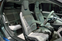 電気で走るBMW、「i3」と「i8」がデビューの画像