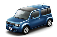 こちらは、新色「ラグーンブルー」のモデル。