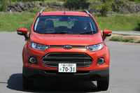 フォードの新世代グローバルデザインテーマ「New Global Design Language」に基づいてデザインされた、躍動感のあるエクステリアとなっている。