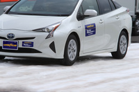 スノー路面を走る、「グッドイヤー・ベクター4シーズンズ ハイブリッド」を装着した「トヨタ・プリウス」。