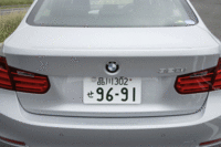 荷室の容量は5名乗車時で480リッター。4：2：4分割可倒式の後席を倒せば、さらに拡大することができる。
（写真をクリックするとシートの倒れるさまが見られます）