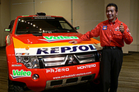 「パジェロ」の開発アドバイザーも務める、ダカールラリー優勝ドライバーの増岡浩。「新型パジェロは誰でもどんな道でもゆとりを持って走れるクルマだ」とコメントした。