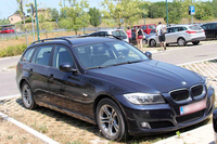 シエナの公共駐車場で。ベルギーナンバーの「BMW 3シリーズツーリング」。欧州の旅行者は混雑が少なく、低料金もしくは無料の郊外駐車場をよく知っている。