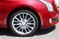 テスト車のタイヤは「ブリヂストン・ポテンザRE97 A/S」。サイドウォールの「M+S」の表記の通り、オールシーズンタイヤを装着していた。
    