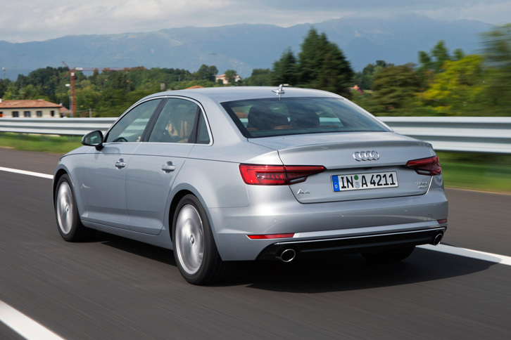 新型「A4」のリアビュー。