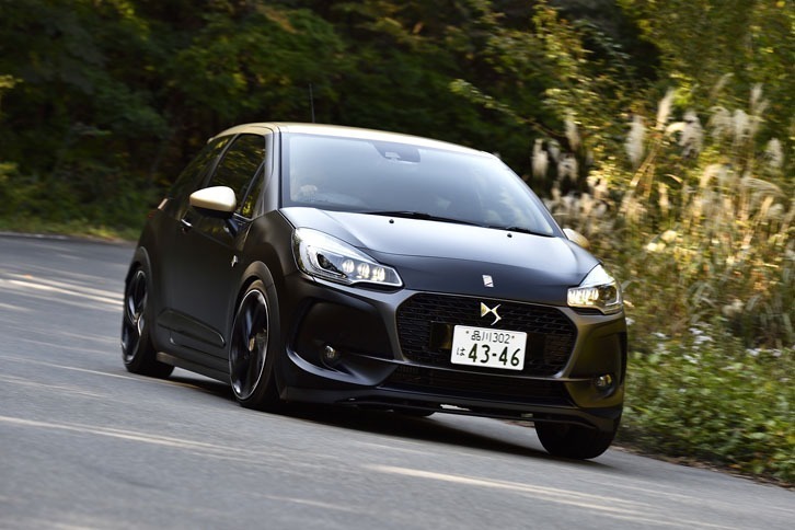 足まわりのセッティングはかなりハード。フロントアクスルにはトルセンLSDが組み込まれている。