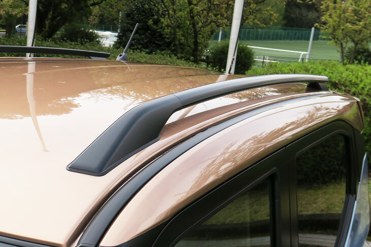 三菱eKクロスEV P（ルーフレール）