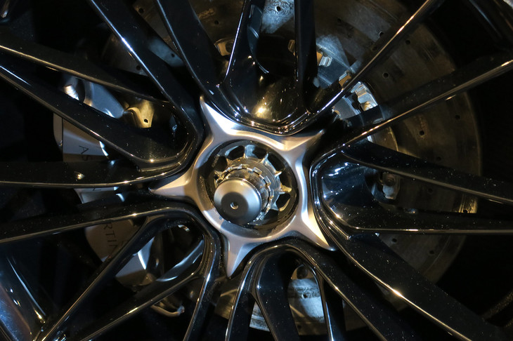 アストンマーティン・ヴァルハラ（タイヤ＆ホイール）