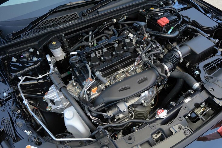 エンジンは1.5リッター直4ガソリンターボ。基本的には他の純ガソリン車と同じエンジンだが、それらのものより23％軽量で、30％慣性モーメントの小さいシングルマス軽量フライホイールが採用されている。