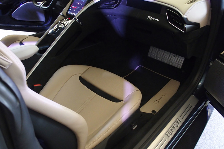 フェラーリ・ローマ（インテリア）