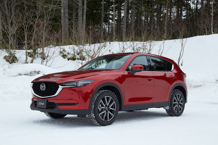 ボディーサイズについては、従来モデルより全長が5mm伸びた一方で、全高は15mm低められている。全幅とホイールベースについては従来モデルと変わらず。