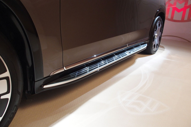 マイバッハEQS680 SUV（サイドビュー）