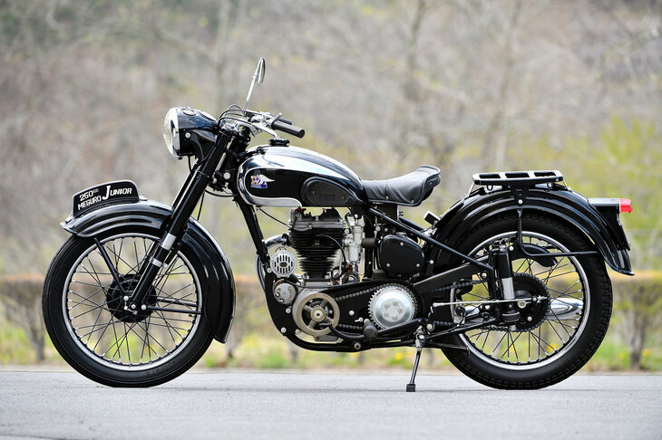 1954年登場の「メグロ・ジュニアS2」。今日では大型車のイメージが強いメグロだが、その最盛期を支えたのは時勢に合った小型のモデルだった。