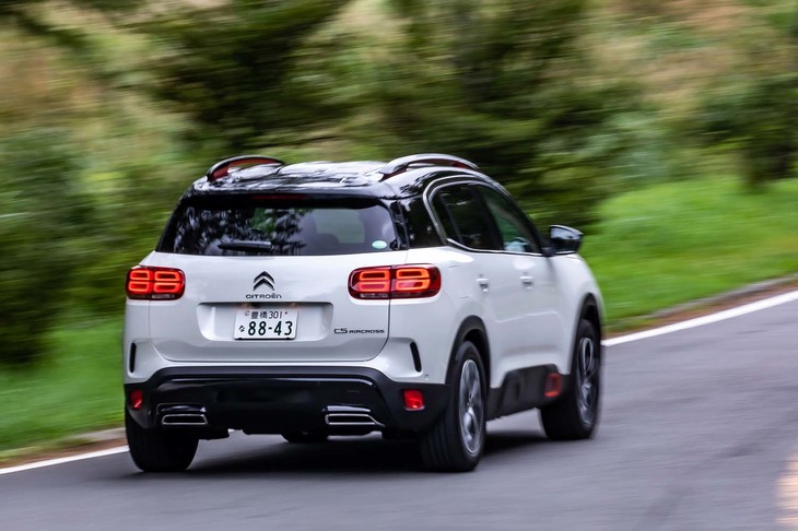 WLTCモードの燃費値は16.3km/リッター。路面状況に応じて「ノーマル」「スノー」「マッド」「サンド」「オフ（ECS切）」が選べる「グリップコントロール」が搭載されている。