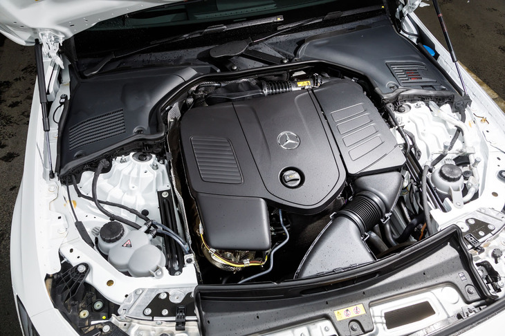 パワーユニットはISG付きの2リッター4気筒ターボエンジンで、単体で最高出力204PS、最大トルク320N・mを発生する。