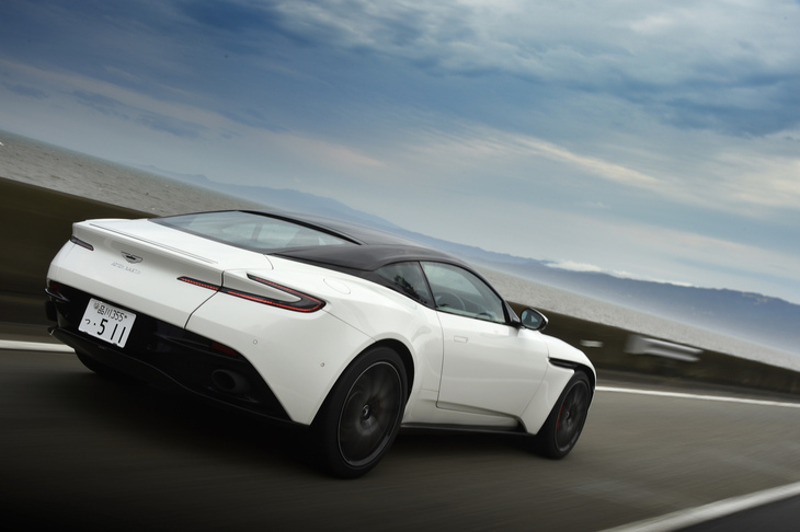 信頼性について、ちょっと不安なウワサのあるアストンマーティン。購入後には泥沼が待ち受けているかもしれないが……そこはカーマニアの情熱で乗り切ろう！