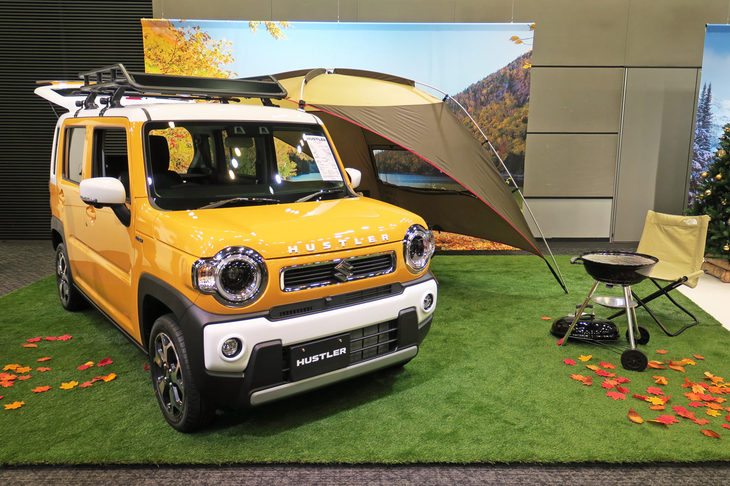 こちらは紅葉シーズンのキャンプを再現した展示。