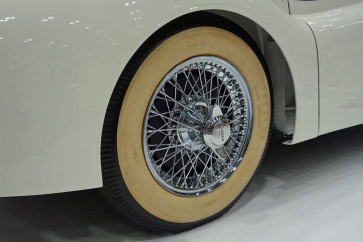 ジャガーXK120（1954年）／ガレージイガラシ