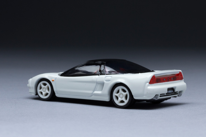 「NSXタイプR」は、エンジンやサスペンションに専用のチューニングを採用するとともに、大幅な軽量化を施した高性能モデルとして1992年11月に登場した。（写真＝郡大二郎）