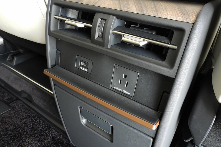 レクサスLM500h“バージョンL”（HDMI端子＆AC100V 1500W電源）