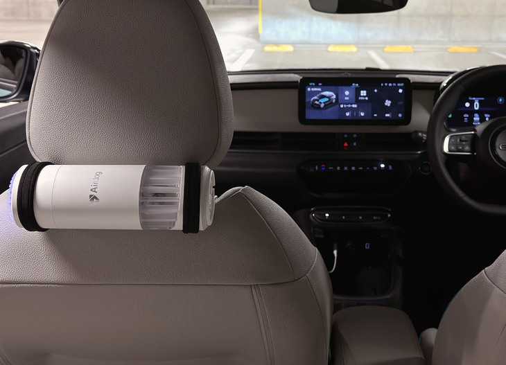 「Airdog mini」には、シート背面に取り付けるためのアタッチメントも付属する。