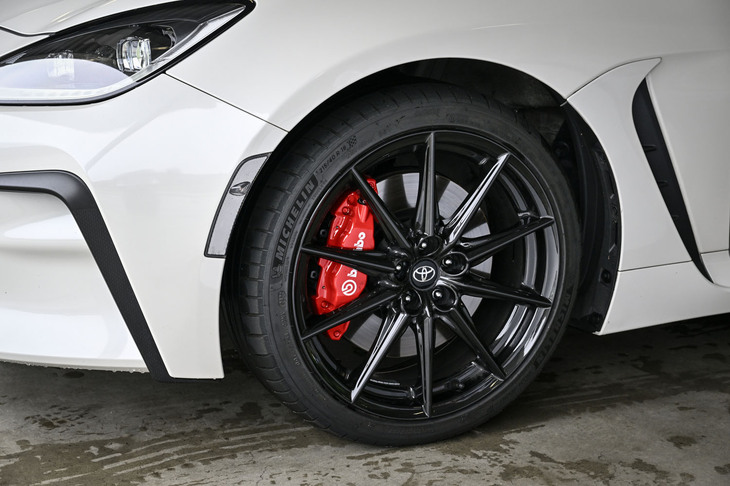 トヨタGR86 RZ“40th Anniversary limited”（フロントホイール＜ダークグレーメタリック塗装／センターオーナメント付き＞）