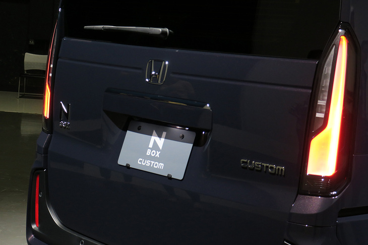 ホンダN-BOXカスタム（テールランプ）