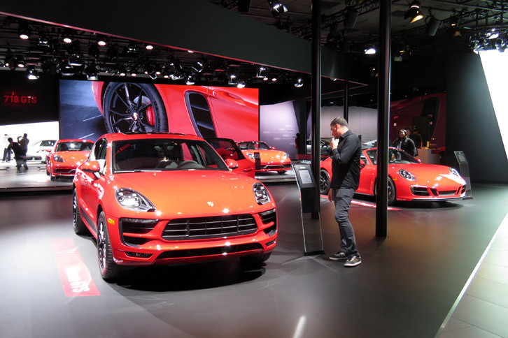 ポルシェブースに展示された「GTS」シリーズの4台。