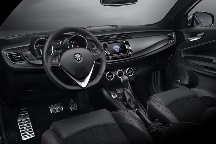 アルファ・ロメオ・ジュリエッタのインテリア。