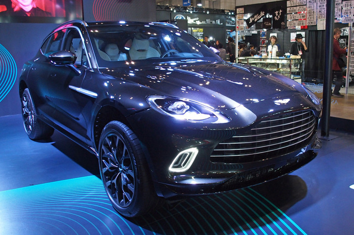 アストンマーティンDBX