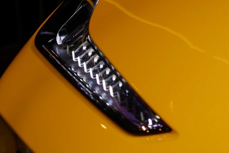 ロータス・エレトレR（ヘッドランプ）