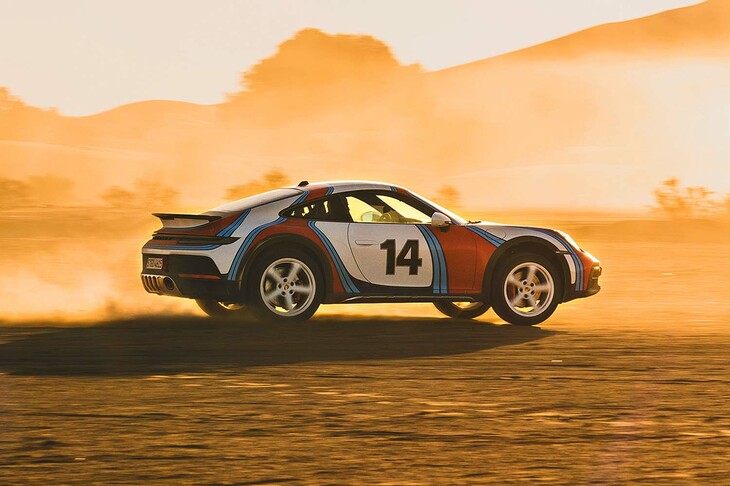 車高は、「911カレラ」のスポーツサスペンション装着車に対して50mmアップしている。標準装備のリフトアップシステムにより、フロントエンドとリアエンドをさらに30mm上げられる。