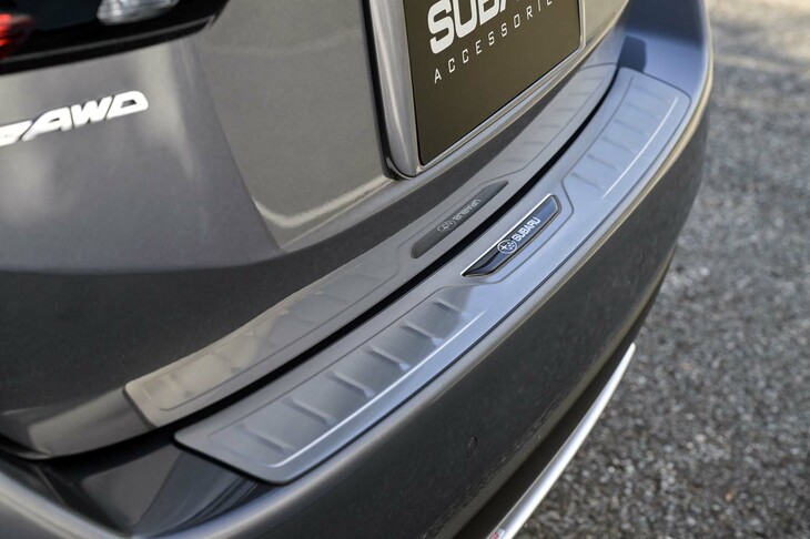 スバル・レヴォーグ レイバック用品装着車（カーゴステップパネル）