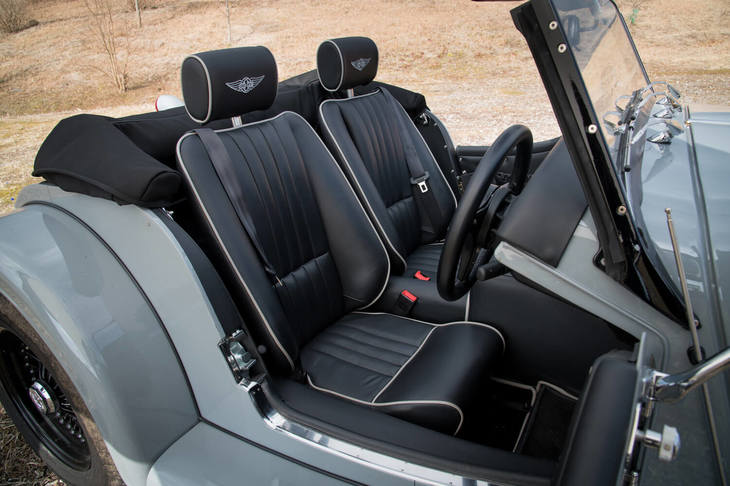 調整機構付きのシートの仕様については、「4/4」や「プラス4」と共通。かつては