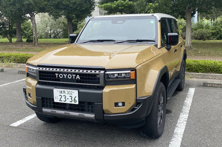 2024年4月に発売された「ランドクルーザー“250”」。今回試乗した「レクサスGX」よりも、デザインは飾り気のないランクル250のほうが断然ステキ！