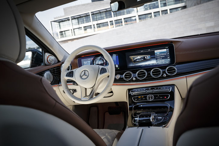 革と木がふんだんに用いられたdesigno仕様のインテリア。