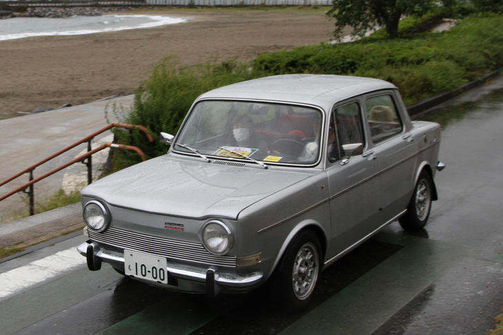 「シムカ1000GLS」。フィアットで設計されたリアエンジンのフランス製小型セダン。市場では「ルノー8」のライバルだった。