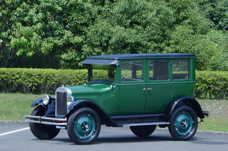 1925年に登場した「シボレー・スペリア シリーズK」。シボレーはこのクルマにより、エセックスに次いで箱型ボディーを大衆車に導入。シリーズKは大成功を収め、1927年には生産台数で「T型フォード」を抜いた。（写真＝トヨタ博物館）