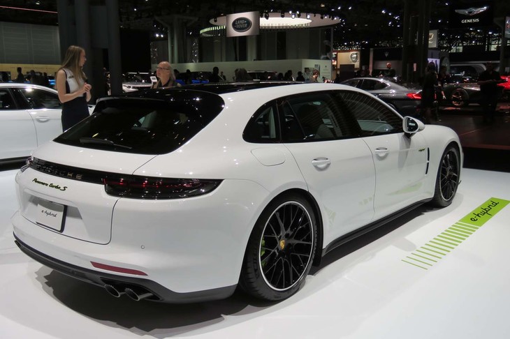 ポルシェ・パナメーラ ターボS E-ハイブリッド スポーツツーリスモ